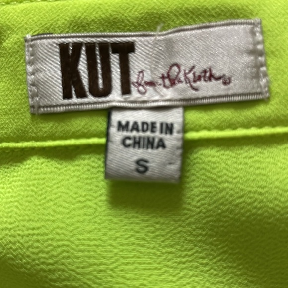 Lime green blouse. - Picture 2 of 2